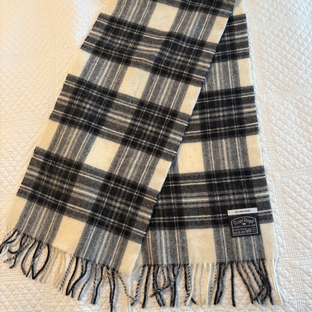 2 SCOTTISH WOOL SCARVES💙🖤